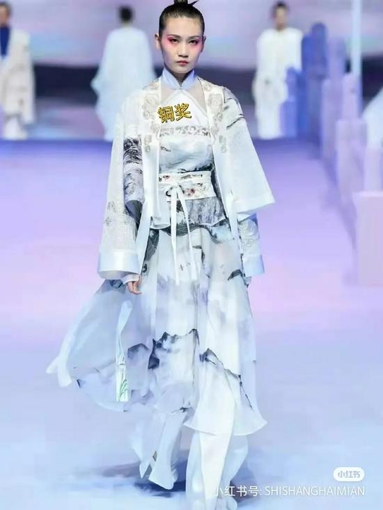 ▸ 铜奖《山水之间》