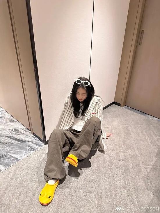 工装裤依然是春夏王炸穿搭单品?这么穿不帅都难