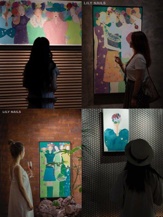 活动现场部分嘉宾逛展画面