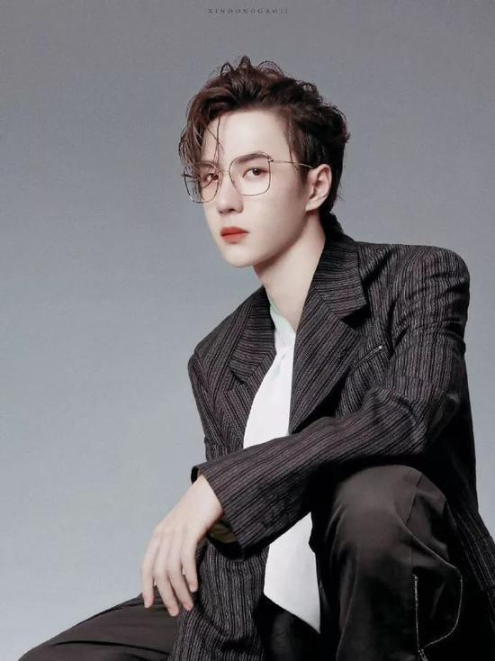 cr:微博@UNIQ-王一博&时尚先生Esquire年度内页