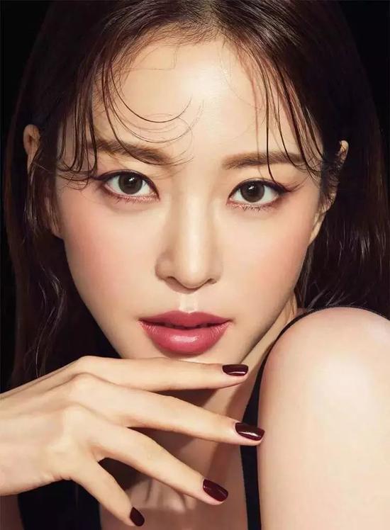 图源:VOGUE KOREA杂志