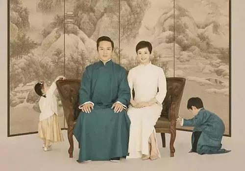 孙郡为演员孙俪和邓超拍摄的全家福