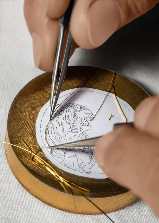 Piaget 伯爵 Altiplano 至臻超薄系列虎年限定版掐丝珐琅腕表