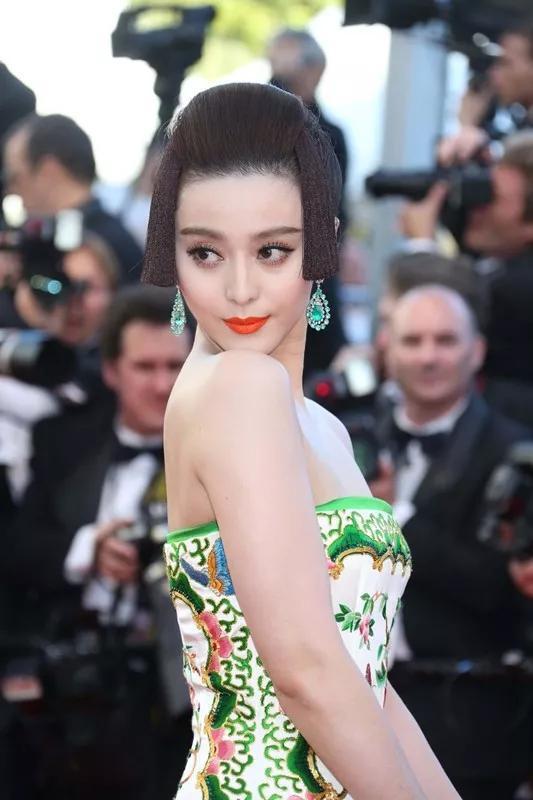 模仿唐代女子的“双垂髻”发型
