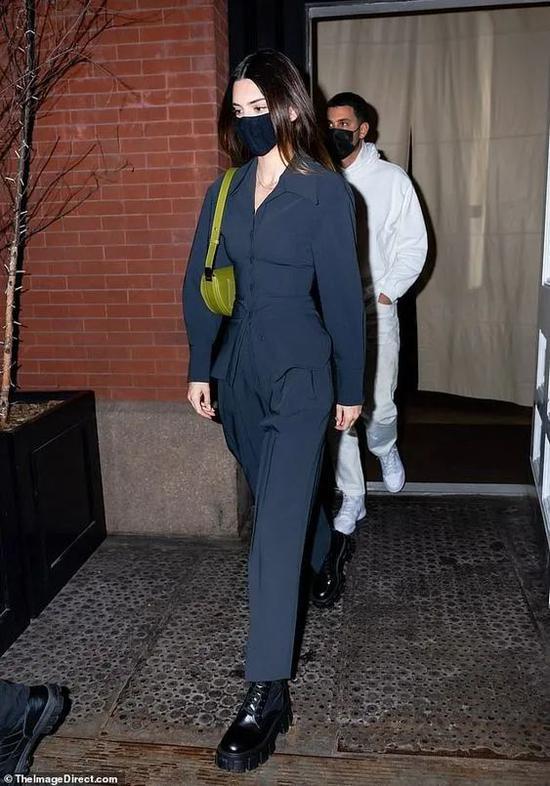 上:Bella Hadid 下:Kendall Jenner