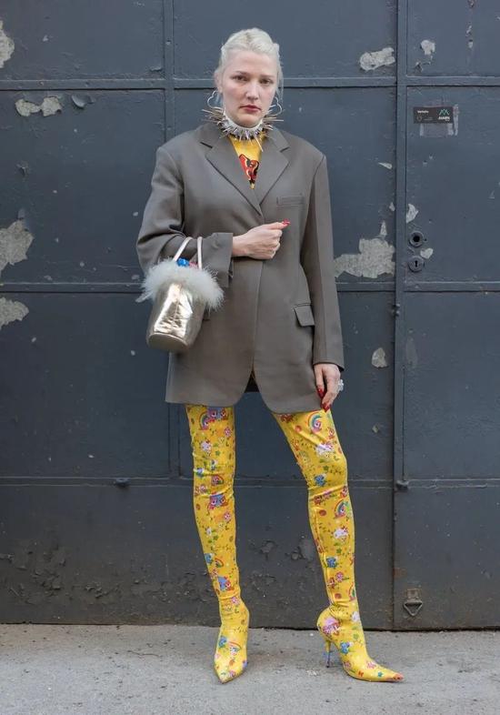 Lotta Volkova / Via Hel Looks