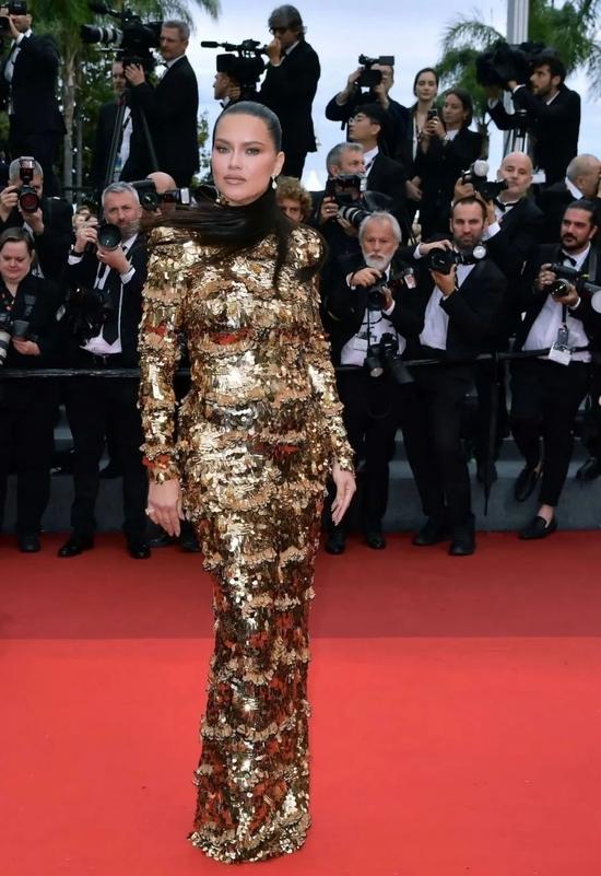 礼服:Naeem Khan 2022秋冬成衣