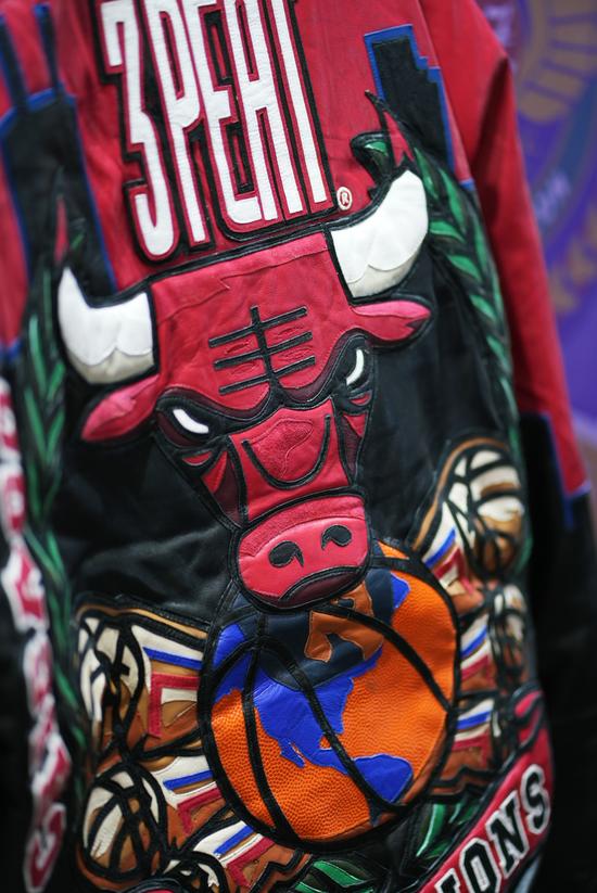 缔造出 Supreme「天价夹克」的传奇设计师