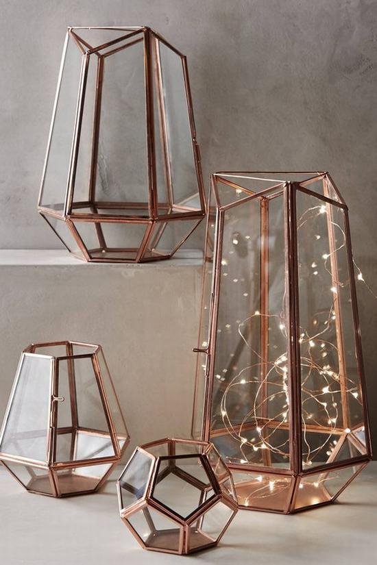 玫瑰金几何镂空花器 图片源自www.anthropologie. com