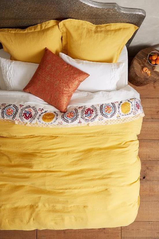 局部印花反而更吸睛 图片源自www.anthropologie.com