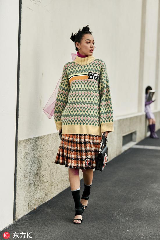 裙装:Prada