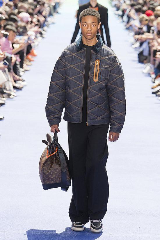 Louis Vuitton 2019春夏男装系列 图片来源:Vogue