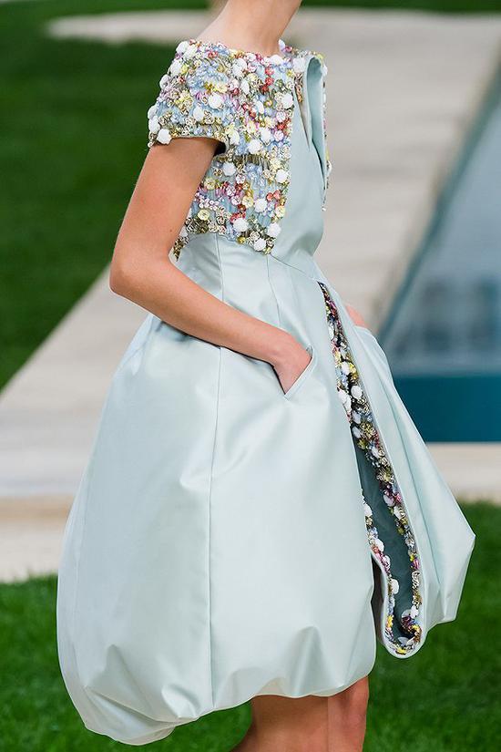 Chanel 2019春夏高定系列 图片来源:Vogue Runway