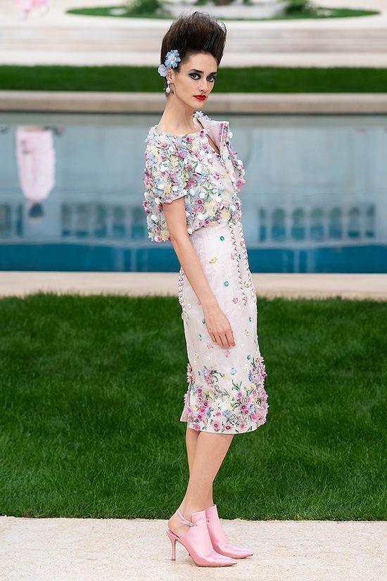 Chanel 2019春夏高定系列 图片来源:Vogue Runway
