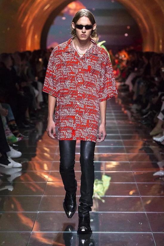 ▲ Balenciaga 2019 春夏系列的 oversized 短袖衬衫,真没骗你...