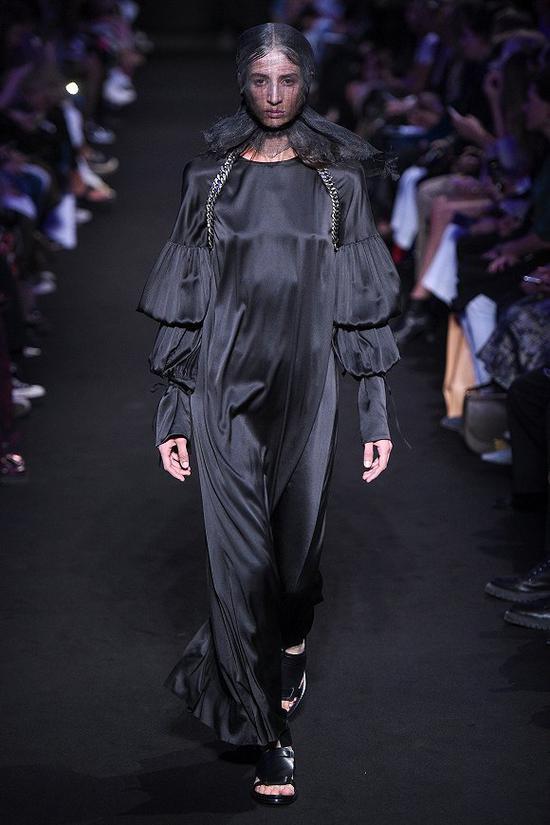 图片来源:VOGUE