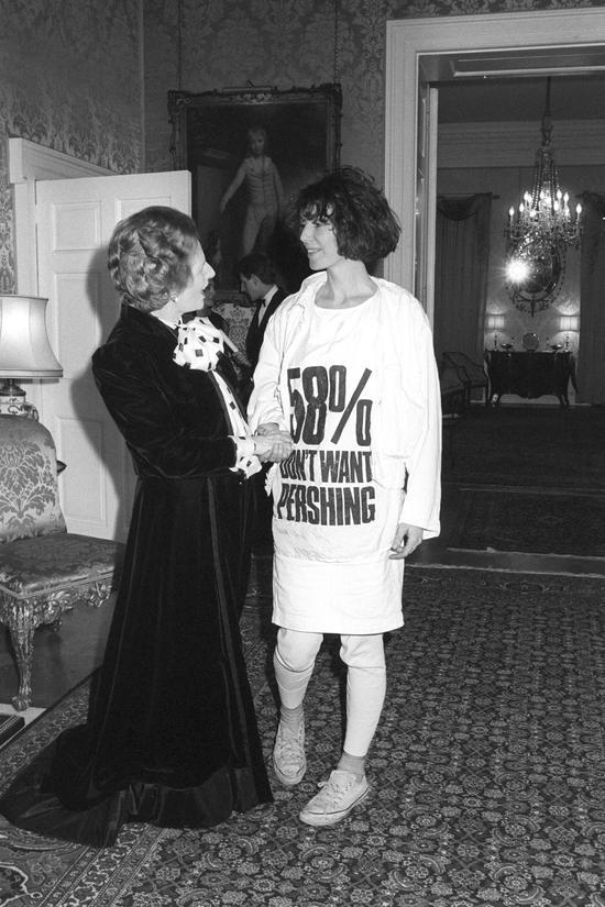 左为 Margaret Thatcher,右为 Katharine Hamnett | Via Wallpaper