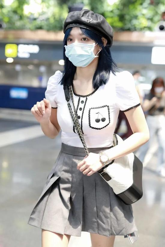 程潇 半裙:Thom Browne