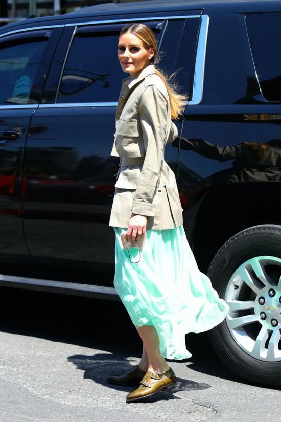 当地时间5月19日,Olivia Palermo在纽约外出 上衣:Max Mara 鞋:Santoni