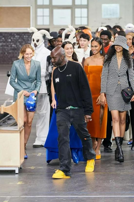 Virgil Abloh 在 Off-White 2021 秋冬系列秀场上