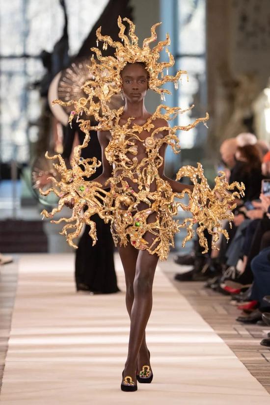 Schiaparelli 2022 春夏高级定制系列