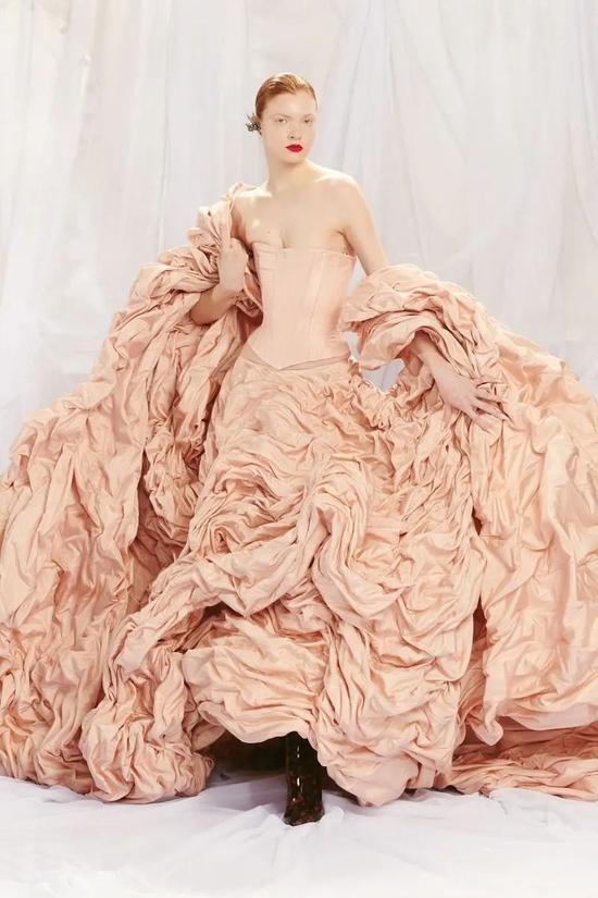 由 Glenn Martens 设计的 Jean Paul Gaultier 2022 春夏高级定制系列