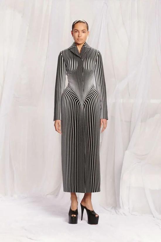 由 Glenn Martens 设计的 Jean Paul Gaultier 2022 春夏高级定制系列