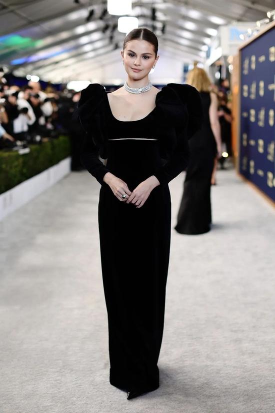 Selena Gomez身穿 Oscar de la Renta礼服,佩戴Bvlgari珠宝