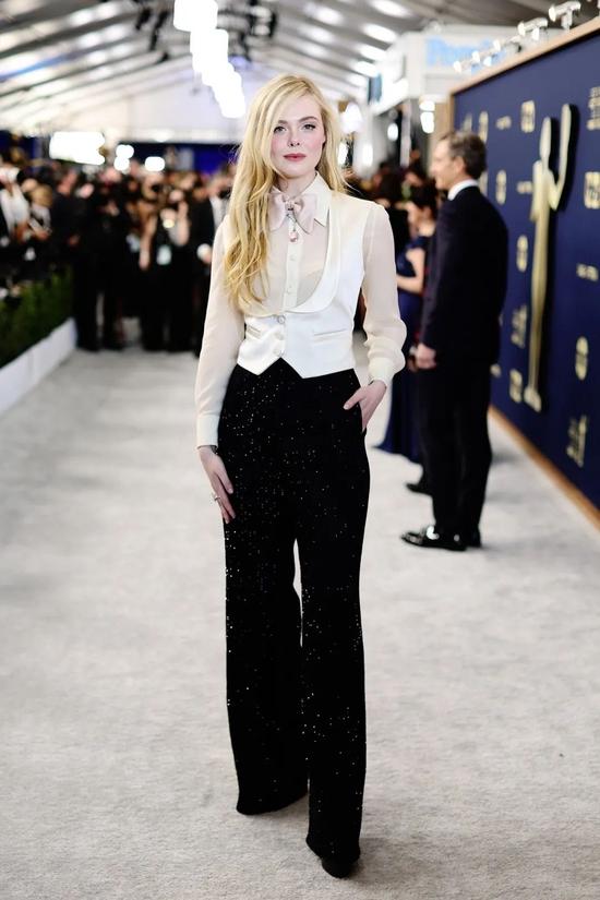 Elle Fanning 身穿 Gucci 礼服,佩戴 Cartier 珠宝