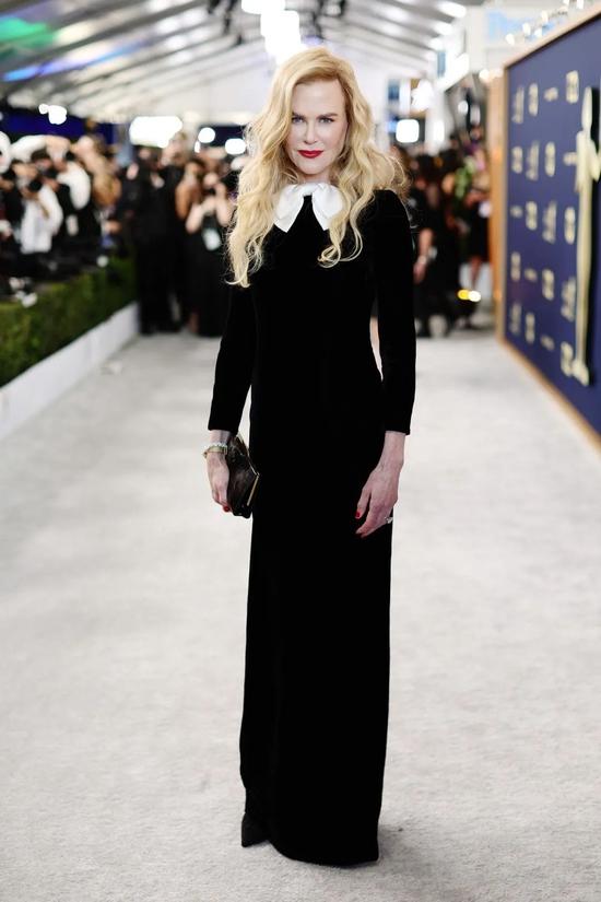 Nicole Kidman 身穿 Saint Laurent 礼服