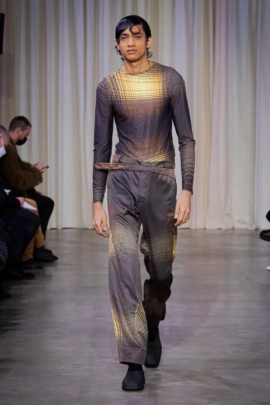 Bianca Saunders SS22 Look2 / Via Vogue