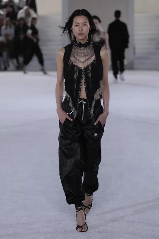 中国模特刘雯为 Alexander Wang 走秀