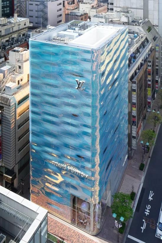 位于日本东京银座的 Louis Vuitton 旗舰店