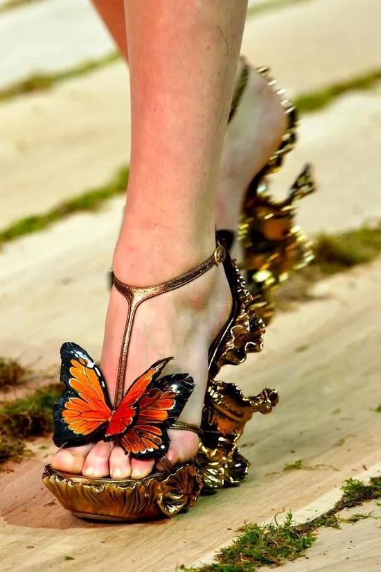 Alexander McQueen 2011 SPRING READY-TO-WEAR