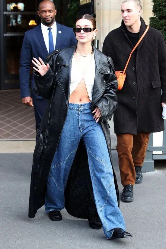 Hailey Bieber就是巴黎世家眼镜的拥趸