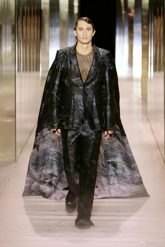 Fendi 2021春夏高级定制系列(向左滑动查看更多图片)