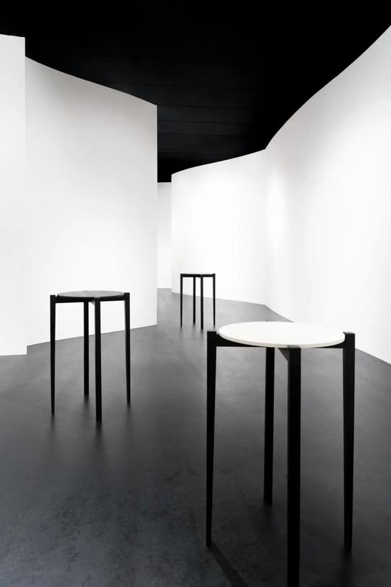 Ann Demeulemeester 设计的家具产品
