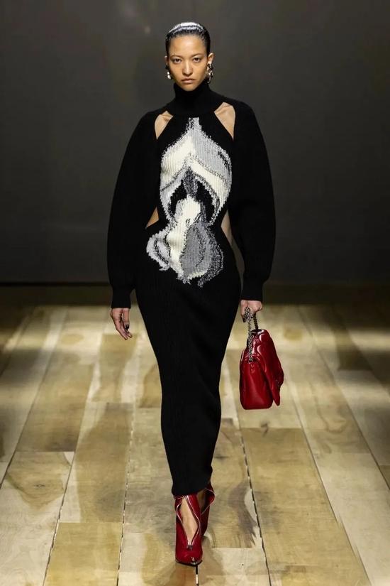 ALEXANDER MCQUEEN 2023 FALL WINTER COLLECTION