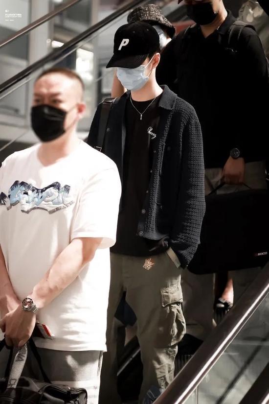 工装裤依然是春夏王炸穿搭单品?这么穿不帅都难