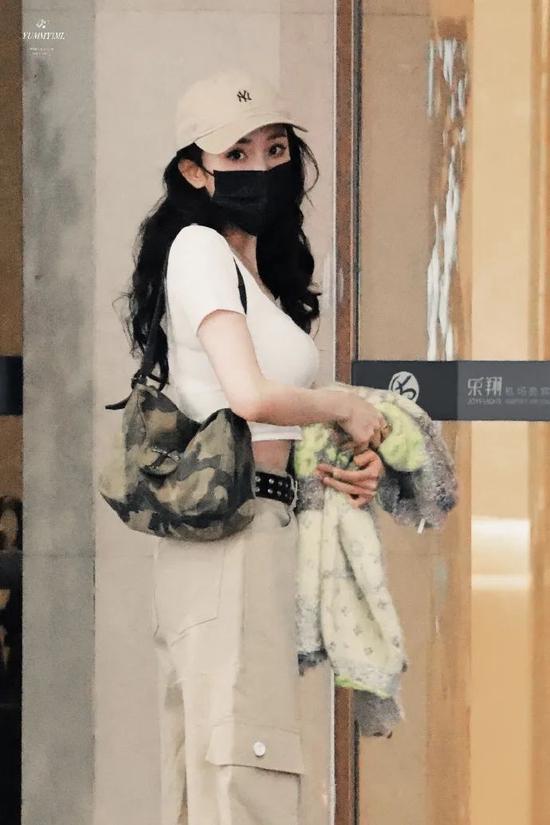 工装裤依然是春夏王炸穿搭单品?这么穿不帅都难