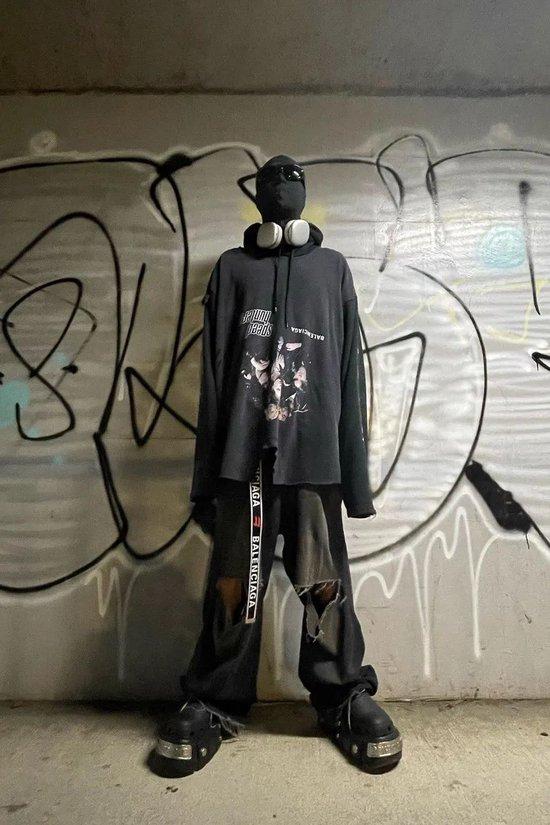 重度破坏 Baggy 牛仔裤造型热度颇高 | Via Instagram @mako____666