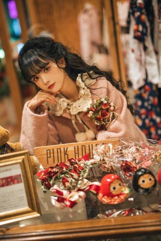 猫梓子身穿Pink House 12 月冬季新品