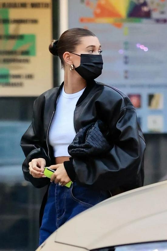 当地时间8月30日,Hailey Bieber 和Justin Bieber现身西好莱坞