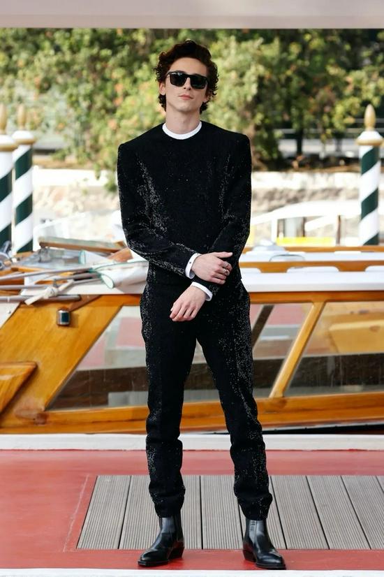 Timothée Chalamet身穿Haider Ackermann套装