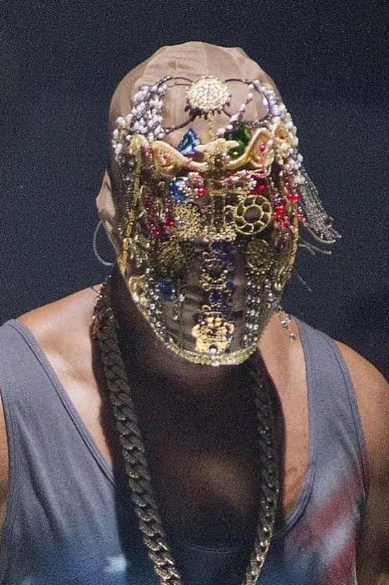 Alexander McQueen 鹿角头饰 / Maison Martin Margiela 珠宝面罩