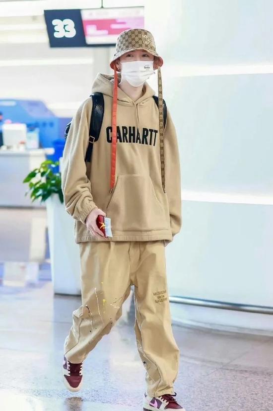 工装裤依然是春夏王炸穿搭单品?这么穿不帅都难