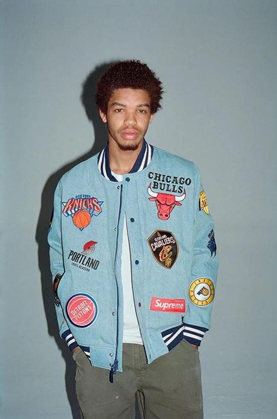 缔造出 Supreme「天价夹克」的传奇设计师