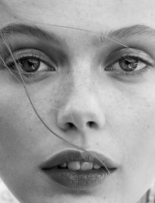 弗丽达·古斯塔夫松 (Frida Gustavsson) 演绎《Glamour》杂志法国版2015年5月号时尚大片