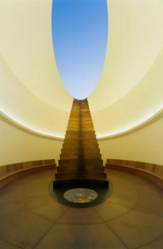 Roden Crater 内部 | Via Florian Holzherr