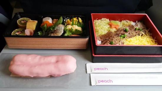 任牛扒、龙虾多美味,经常被网友夸赞的始终是新加坡国菜海南鸡饭。